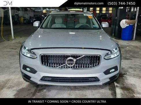 Used 2025 Volvo V90 B6 Cross Country Ultra w/ Protection Package Premier AWD/4WD image 2