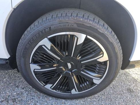 Used 2025 Cadillac Escalade IQ Sport 1 AWD/4WD image 15
