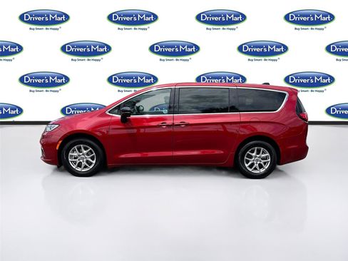 Used 2025 Chrysler Pacifica Select FWD image 4