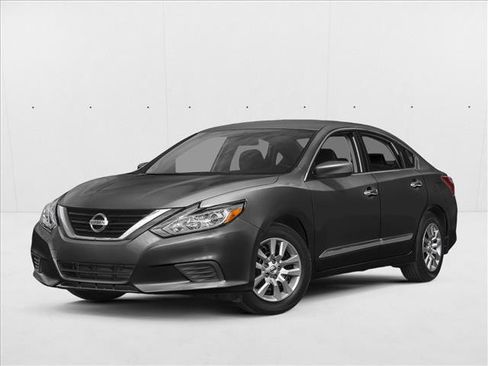 Used 2017 Nissan Altima 2.5 SV image 1