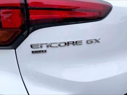 Used 2025 Buick Encore GX Preferred AWD/4WD image 31