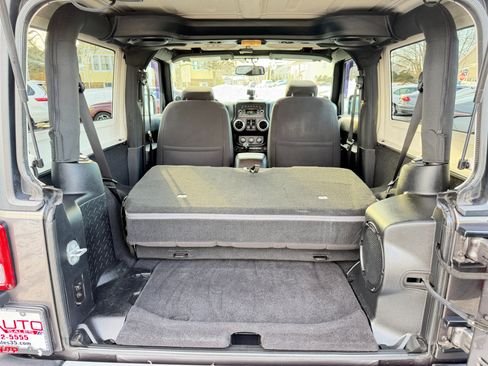 Used 2014 Jeep Wrangler Sahara w/ Connectivity Group image 34