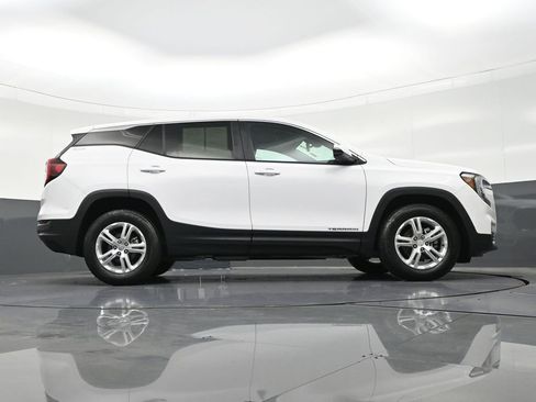 Used 2023 GMC Terrain SLE image 28