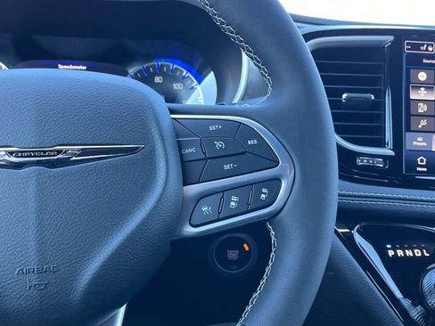 New 2026 Chrysler Pacifica Select image 15