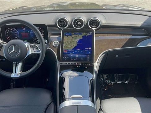 Used 2025 Mercedes-Benz GLC 350e 4MATIC image 12