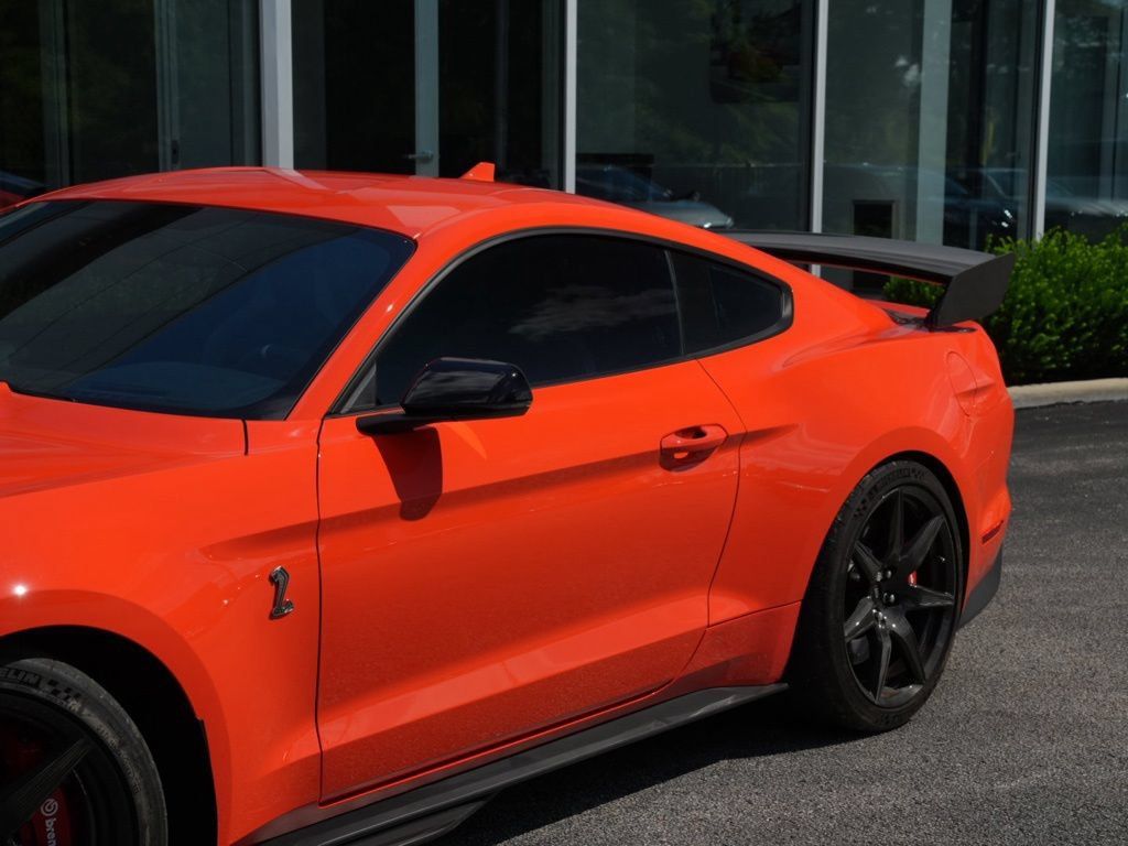 Used 2022 Ford Mustang Shelby GT500 w/ Carbon Fiber Track Pack RWD image 3