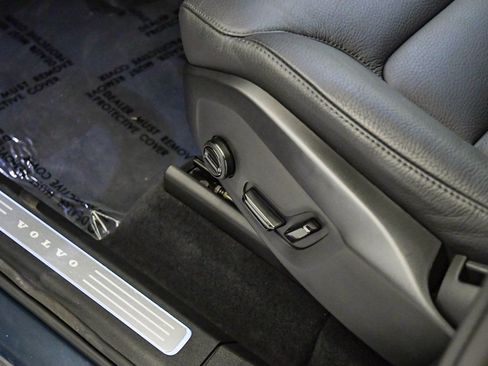 Certified 2025 Volvo XC90 B6 Ultra AWD/4WD image 23