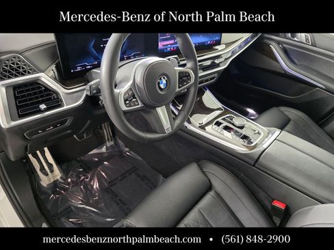 Used 2024 BMW X7 xDrive40i w/ M Sport Package AWD/4WD image 10