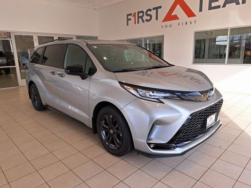 Used 2025 Toyota Sienna XSE image 5