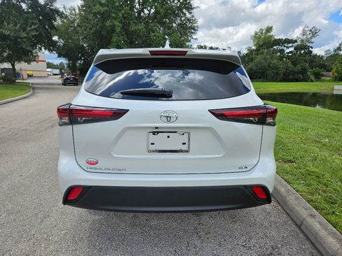 Certified 2024 Toyota Highlander XLE image 4
