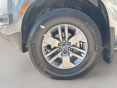 Certified 2025 Nissan Frontier SV image 34