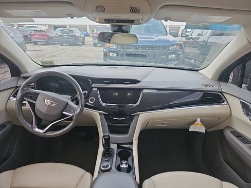 Used 2021 Cadillac XT6 Premium Luxury w/ LPO, Floor Liner Package AWD/4WD image 10