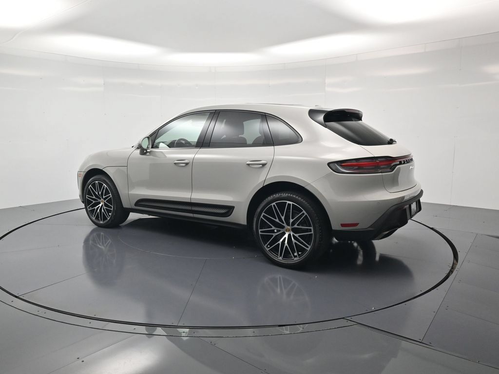 Certified 2024 Porsche Macan AWD/4WD image 3