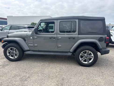 Used 2022 Jeep Wrangler Unlimited Sahara w/ LED Lighting Group AWD/4WD image 8