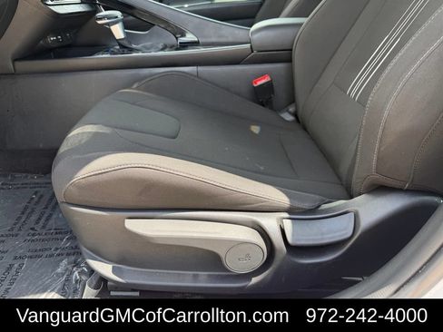 Used 2025 Hyundai Elantra SEL FWD image 27
