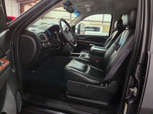 Used 2011 GMC Sierra 2500 SLT w/ SLT Convenience Package image 6