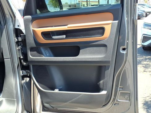 Used 2025 Volkswagen ID. Buzz Pro S RWD image 17