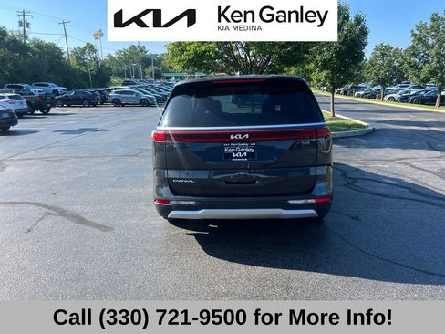 Used 2024 Kia Carnival EX FWD image 7