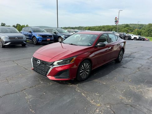 Used 2024 Nissan Altima 2.5 SV FWD image 7