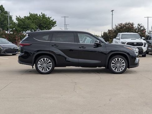 Used 2025 Toyota Highlander Platinum AWD/4WD image 4