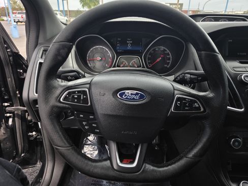 Used 2017 Ford Focus ST image 11