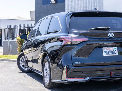 Used 2022 Toyota Sienna XLE AWD/4WD image 10