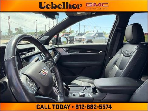 Used 2020 Cadillac XT6 Premium Luxury AWD/4WD image 25