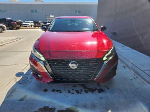 Used 2024 Nissan Altima 2.5 SR w/ SR Premium Package image 2