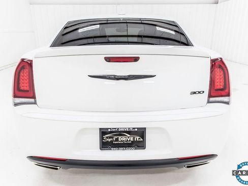 Used 2023 Chrysler 300 Touring w/ Sport Appearance Package image 39