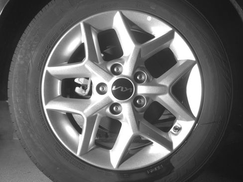 Used 2025 Kia Soul LX w/ LX Technology Package FWD image 15
