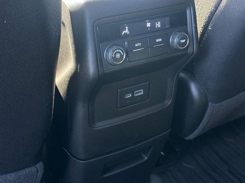 Used 2022 GMC Acadia SLE w/ Elevation Edition image 11