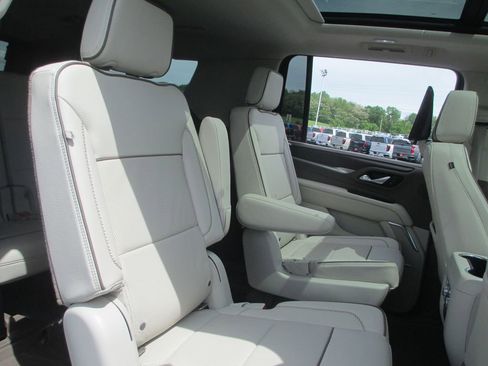 Used 2021 GMC Yukon XL Denali w/ Denali Ultimate Package AWD/4WD image 27