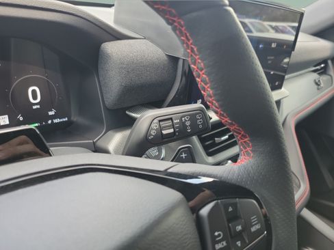 Used 2025 Ford Explorer ST AWD/4WD image 23