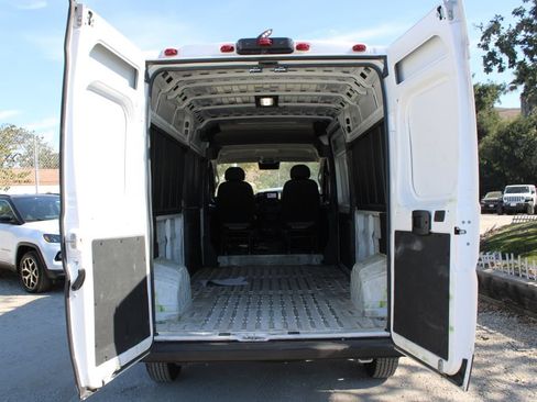Used 2025 RAM ProMaster 2500 w/ Convenience Group FWD image 10