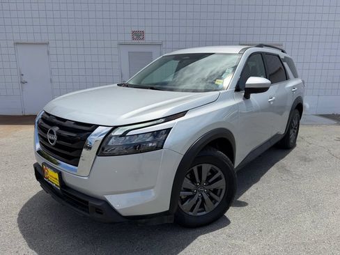 Used 2025 Nissan Pathfinder SV FWD image 1