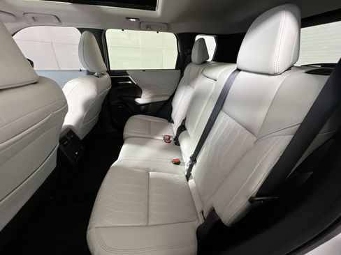 Used 2025 Mitsubishi Outlander SEL image 25