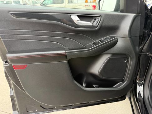 Used 2025 Ford Escape ST-Line image 26