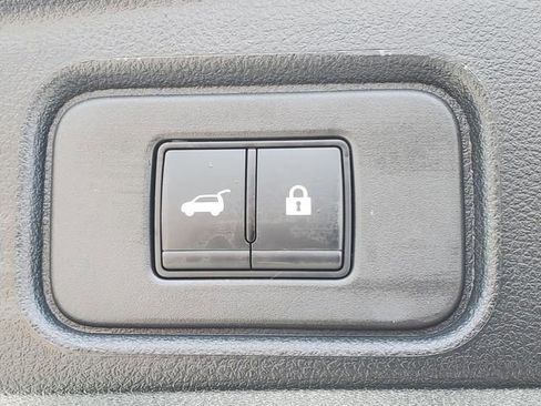 Certified 2025 Nissan Pathfinder SV FWD image 11
