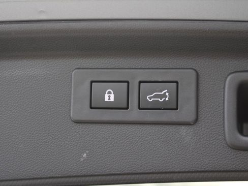 Used 2023 Subaru Forester Limited image 9