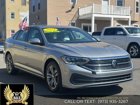 Used 2024 Volkswagen Jetta SE FWD image 3