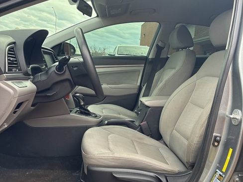 Used 2017 Hyundai Elantra SE image 4