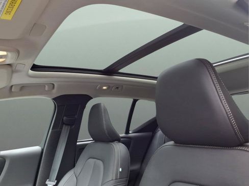 Certified 2026 Volvo XC40 B5 Plus AWD/4WD image 23