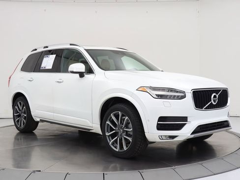 Used 2017 Volvo XC90 T6 Momentum w/ Vision Package image 7