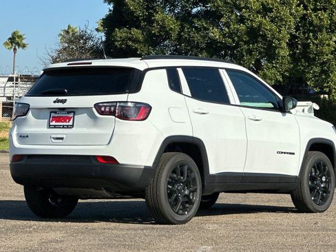 New 2026 Jeep Compass Latitude image 4