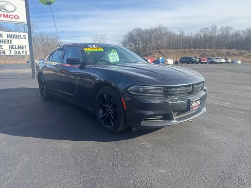 Used 2018 Dodge Charger SXT w/ Blacktop Package image 12