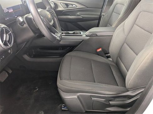 Certified 2025 Chevrolet Equinox EV LT image 13