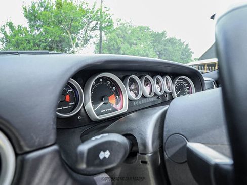 Used 2005 Ford GT RWD image 21