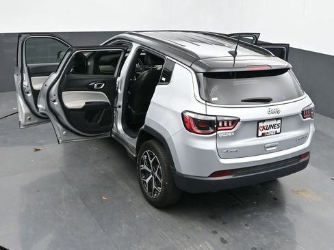 Used 2025 Jeep Compass Limited AWD/4WD image 66