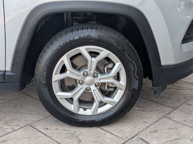 Used 2024 Jeep Compass Latitude AWD/4WD image 12