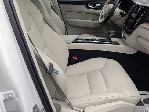 Used 2021 Volvo XC60 T5 Momentum w/ Advanced Package image 25